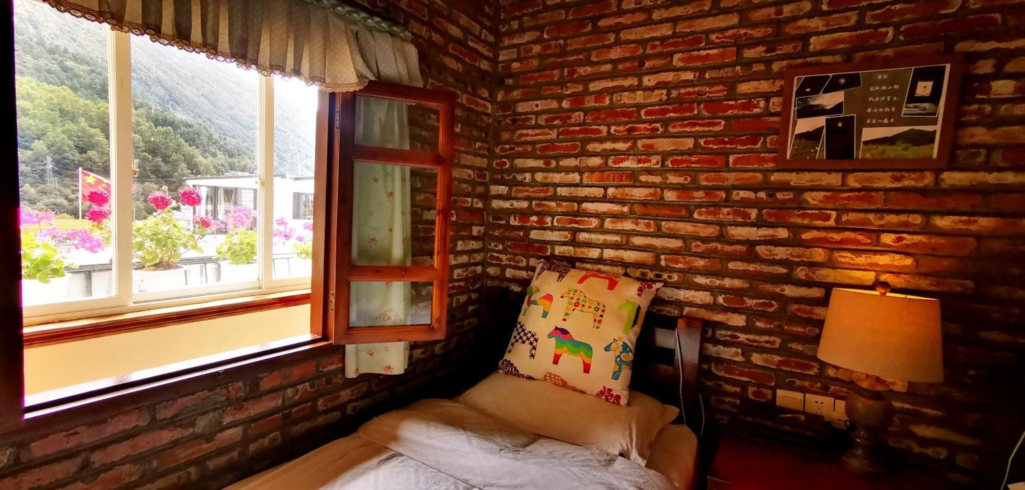 Kangding Guozhuang Nan Wu Hao Boutique Inn Exteriör bild