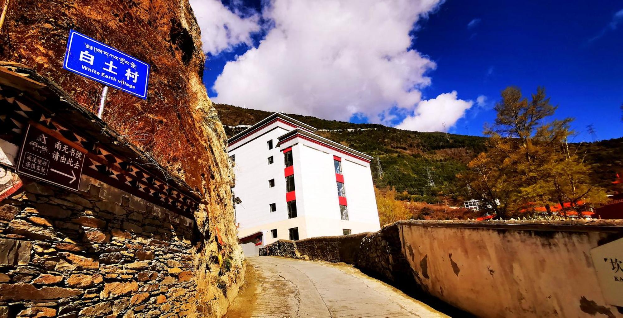 Kangding Guozhuang Nan Wu Hao Boutique Inn Exteriör bild